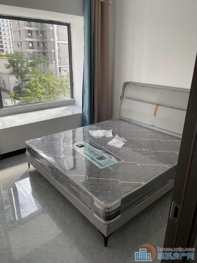 悦未来二室，包物业2800元/月