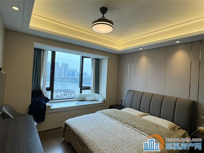 中海湖心半岛 豪装125平方305湖景房