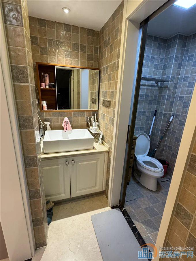 玲珑小区 低楼层 东边套 豪装自住