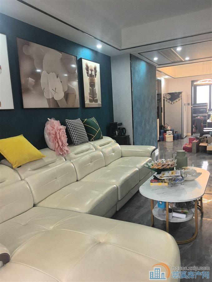 保利俯院江南 精装修 带车位 采光好