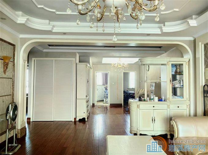 东方明珠135.9平162万