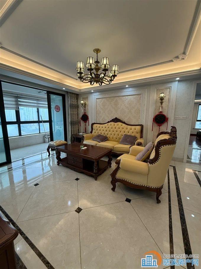 保利天悦湾 精装大三房170万 拎包入住