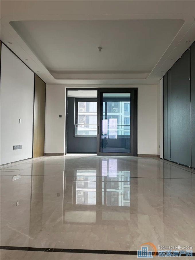 慈澜府东区143平精装修带车位满两年