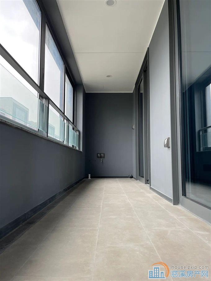 慈澜府东区143平精装修带车位满两年