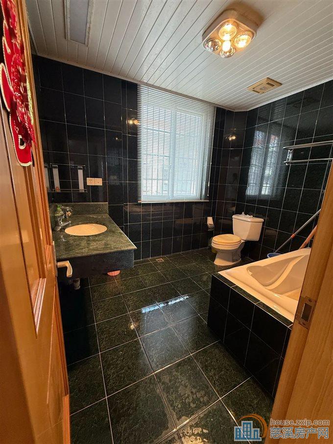 三北公寓四间朝南大车库157平139.8