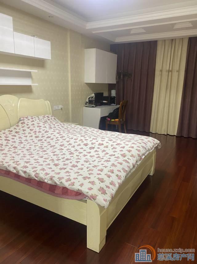 西洋寺3楼精装90平架空层一间