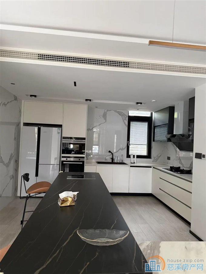 复地御溪雅苑边套别墅精装两个车位680万