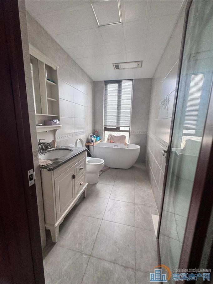 峙山庄园 142平东边套精装未入住