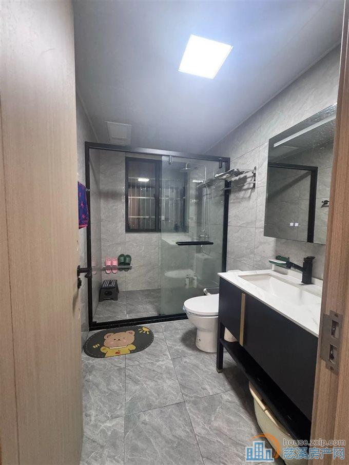 鸣北小区 精装修 黄金楼层 带车位杂物间