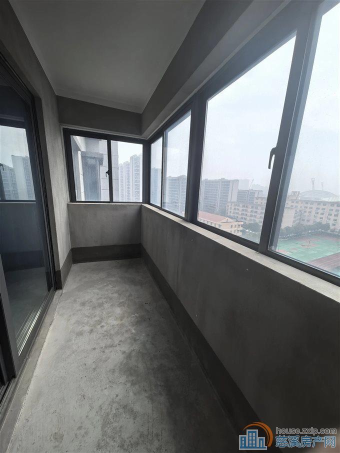 东越府 全新毛坯 带车位 黄金楼层