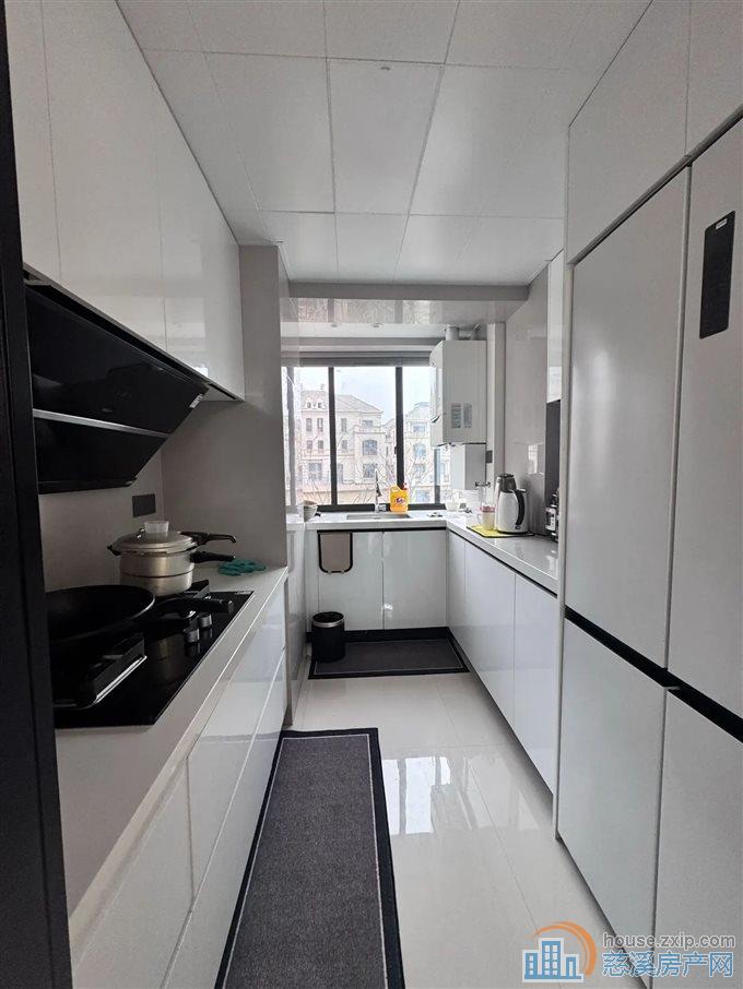 蔚蓝云图花苑85平119.8万精装修