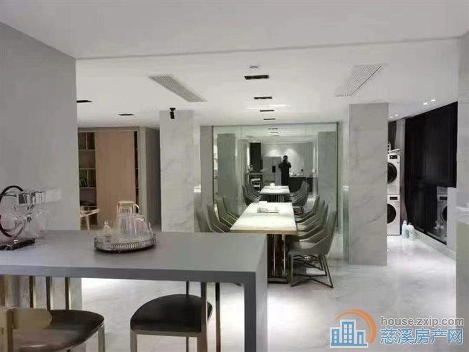 伊顿花苑207平精装228万毛坯你