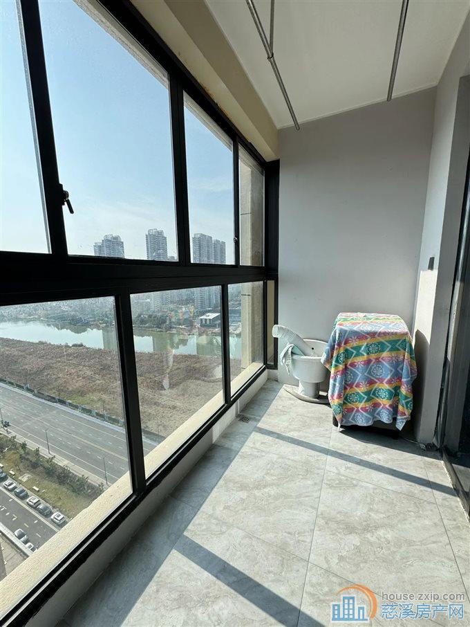 观湖佳苑93平149万明月书包