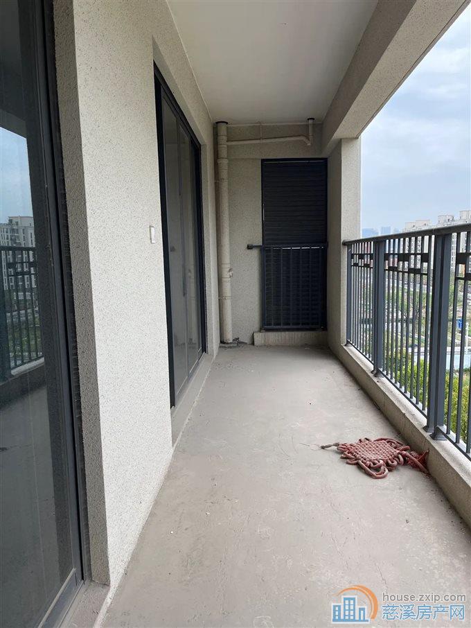 阅江府143平方洋房，中间楼层带车位