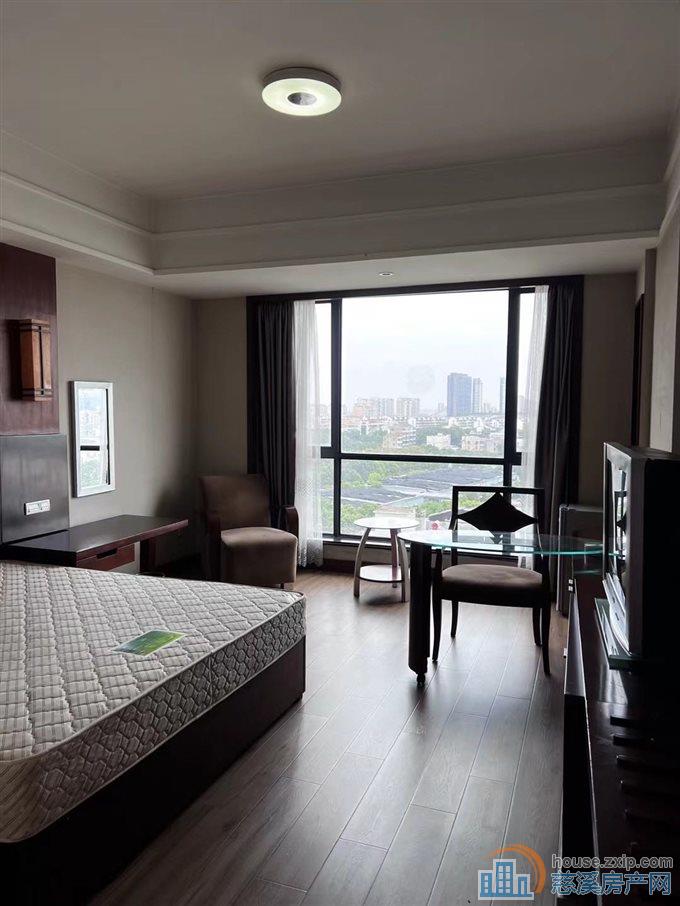 波斯曼朝东全新精装地板下半年初二