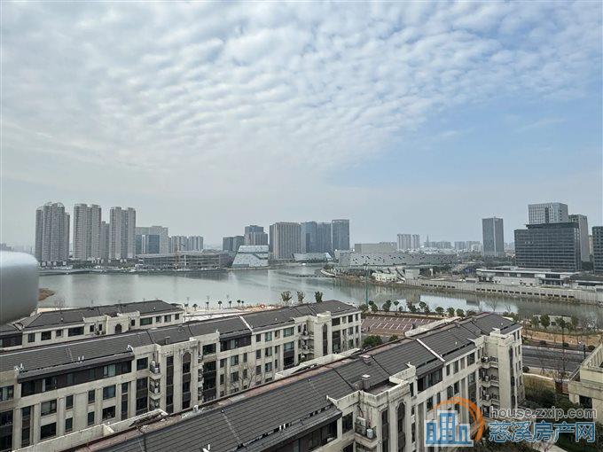 中海湖心半岛 豪装125平方305湖景房