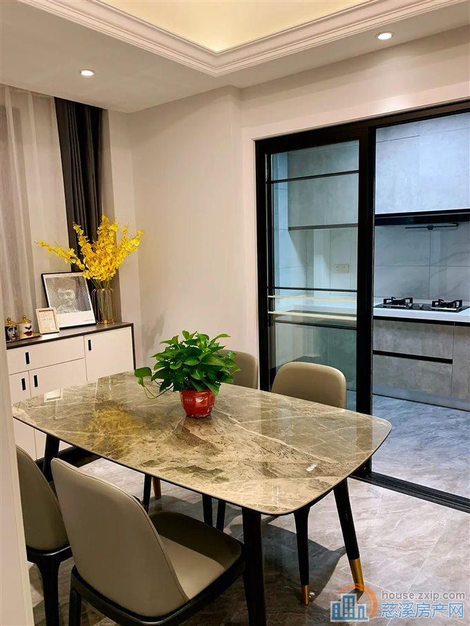 元亨雅园127平 218万带车位 精装