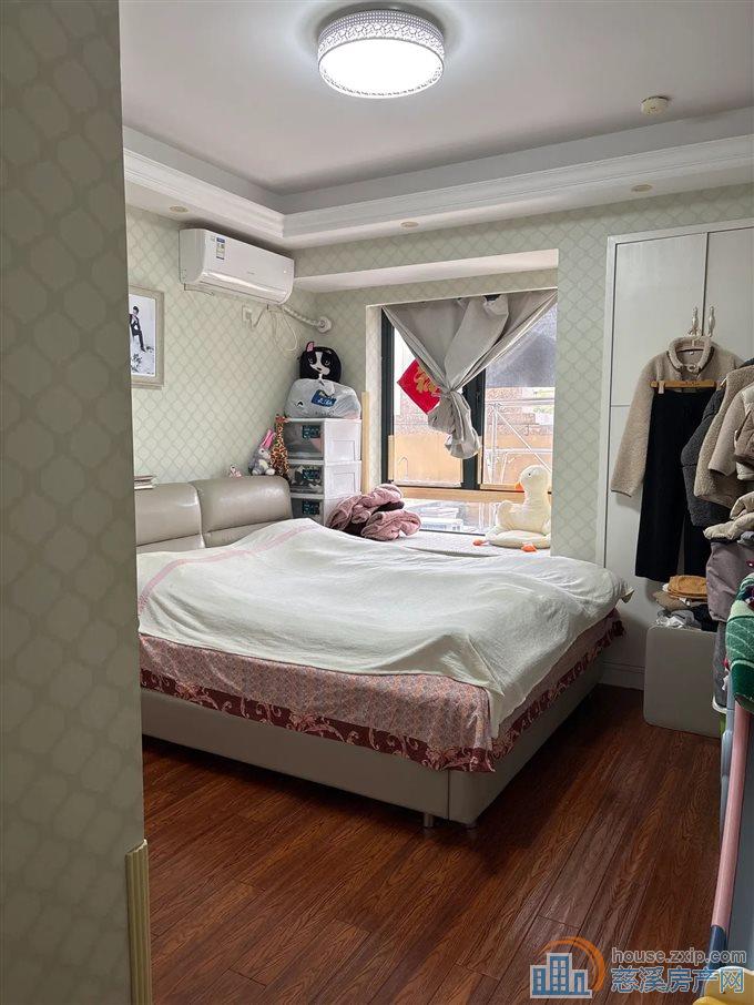 绿德家园 精装125平方135万带车位