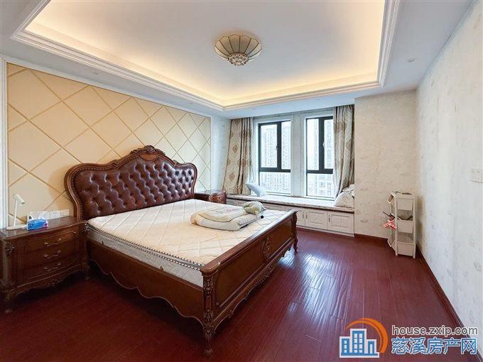 保利天悦湾 精装138平170万边套位佳