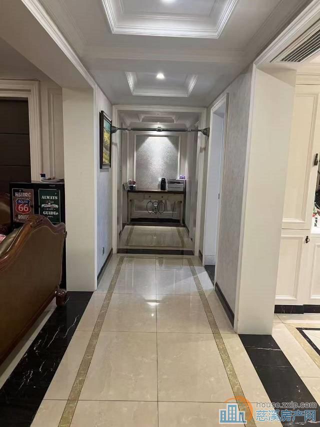 枫华富地豪装170平十车位一间