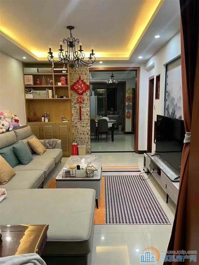 金南小区4楼74平精装带架空层满两年