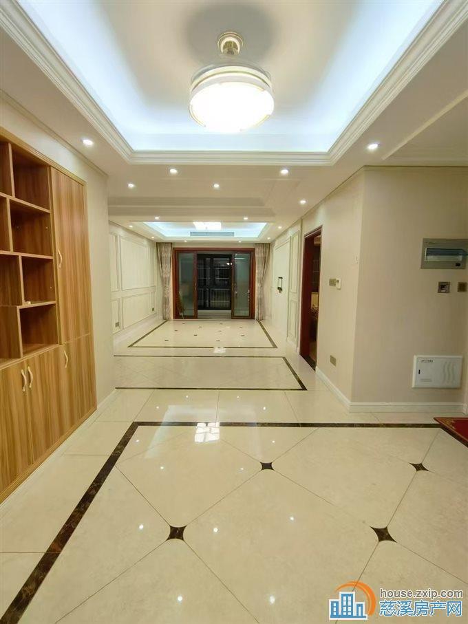 兴隆苑 122平精装带车位150万