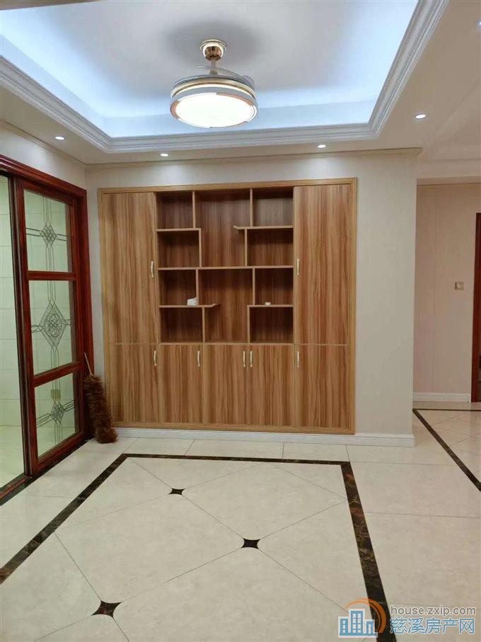 兴隆苑122平139.8万带车位杂物间