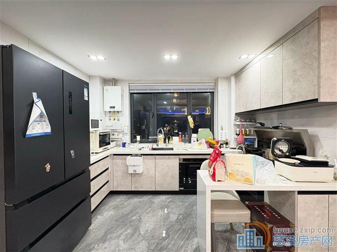 阅江府 精装162平305万 黄金楼层