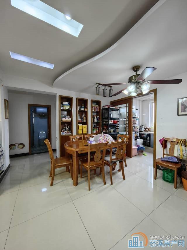 玲珑小区 精装130平方109万电梯房