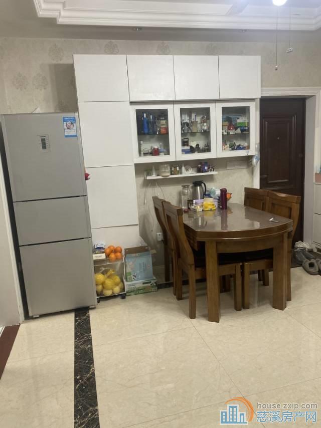 西洋寺3楼精装90平架空层一间