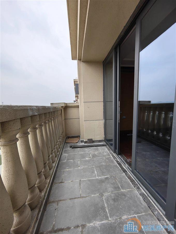 恒大河悦府洋房顶复175平195万精装