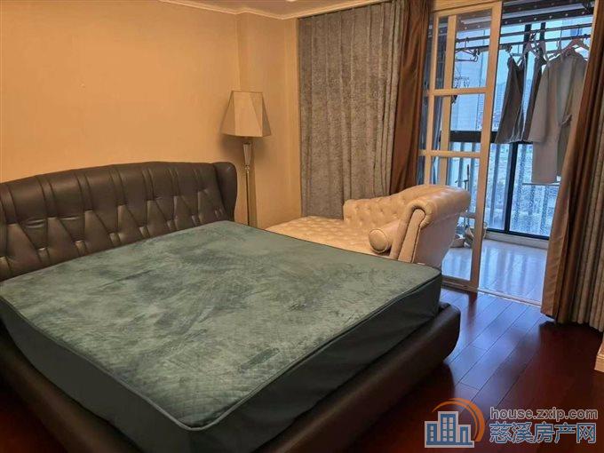 鸣北南区精装153平带车位储藏间2年到