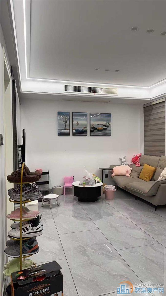 金南小区低楼层两室精装修直接房源带储藏间