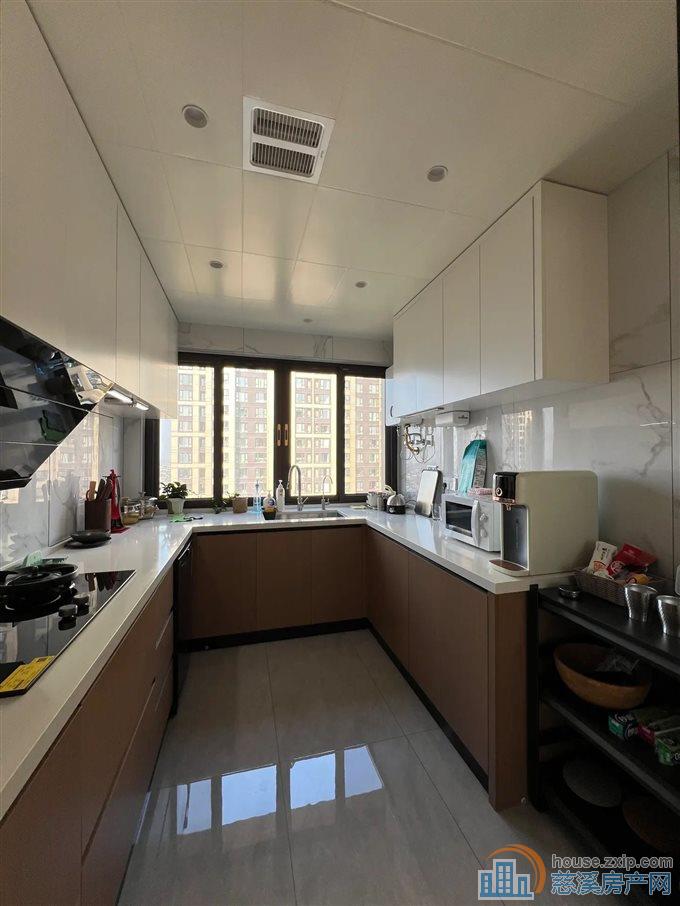 金地鸿悦138平275万精装拎包入住