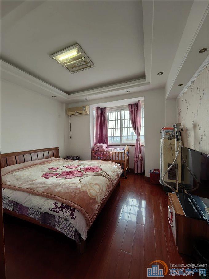 玲珑小区130平109万车位另算