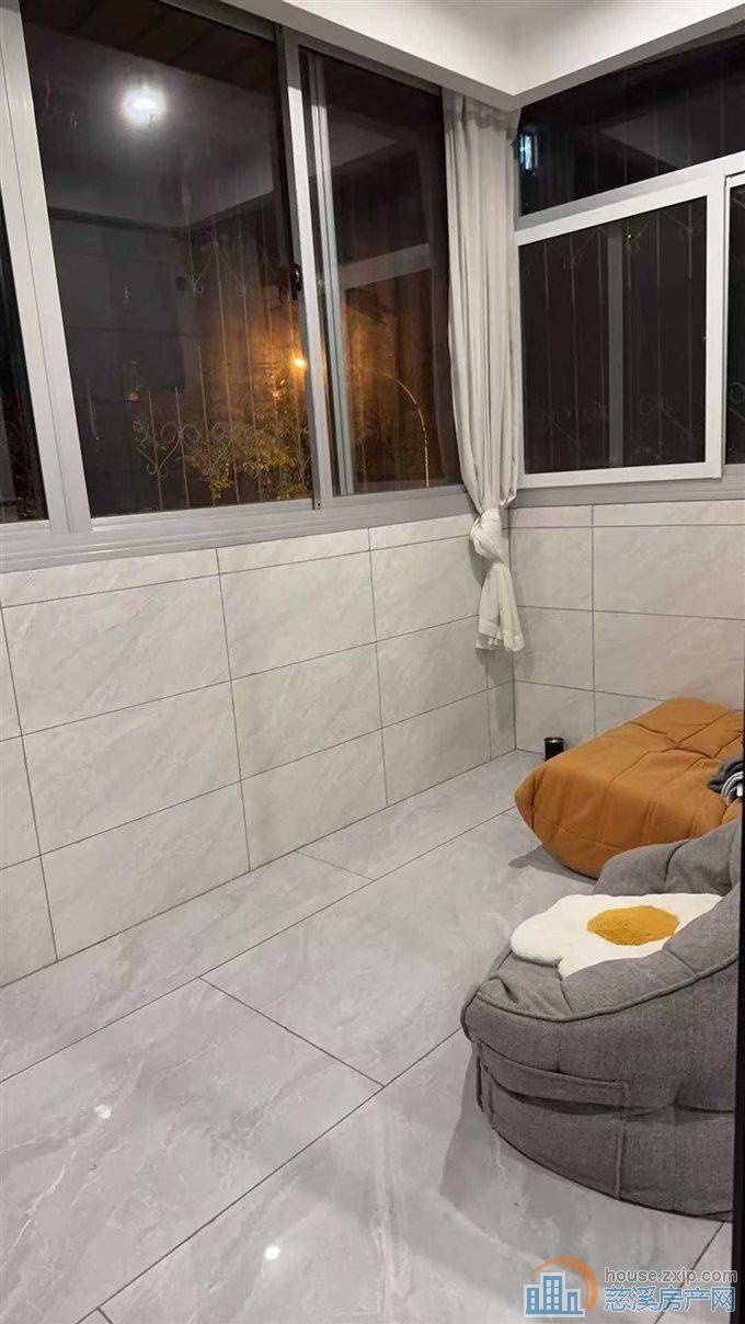 金南小区低楼层两室精装修直接房源带储藏间