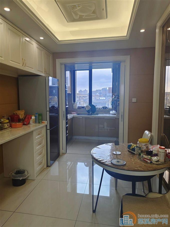 天悦湾花苑200平298万黄金楼层四房