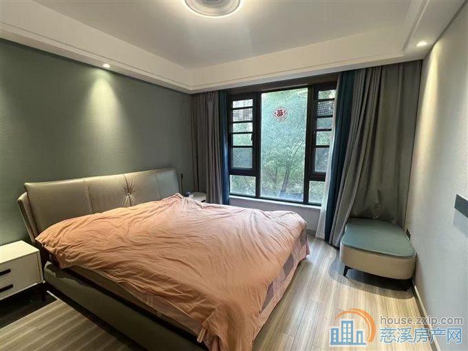 祥生望玥府洋房127平3房1书房精装