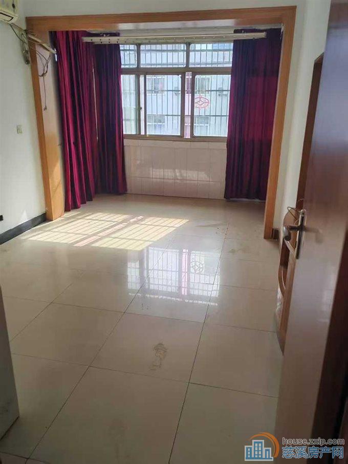 金山新村四楼60平二室一厅