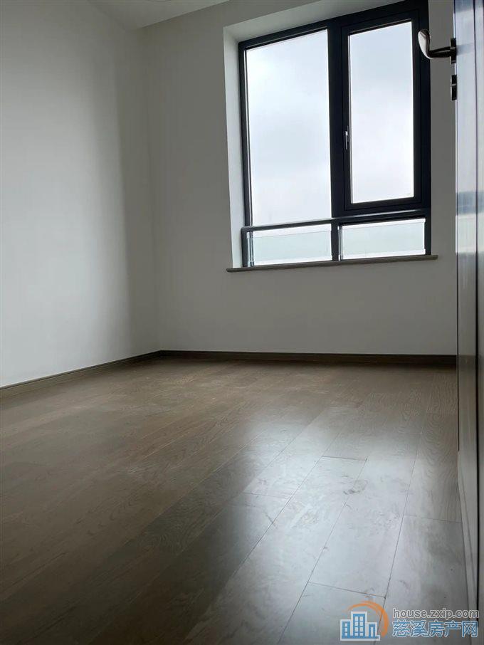 慈澜府东区143平精装修带车位满两年