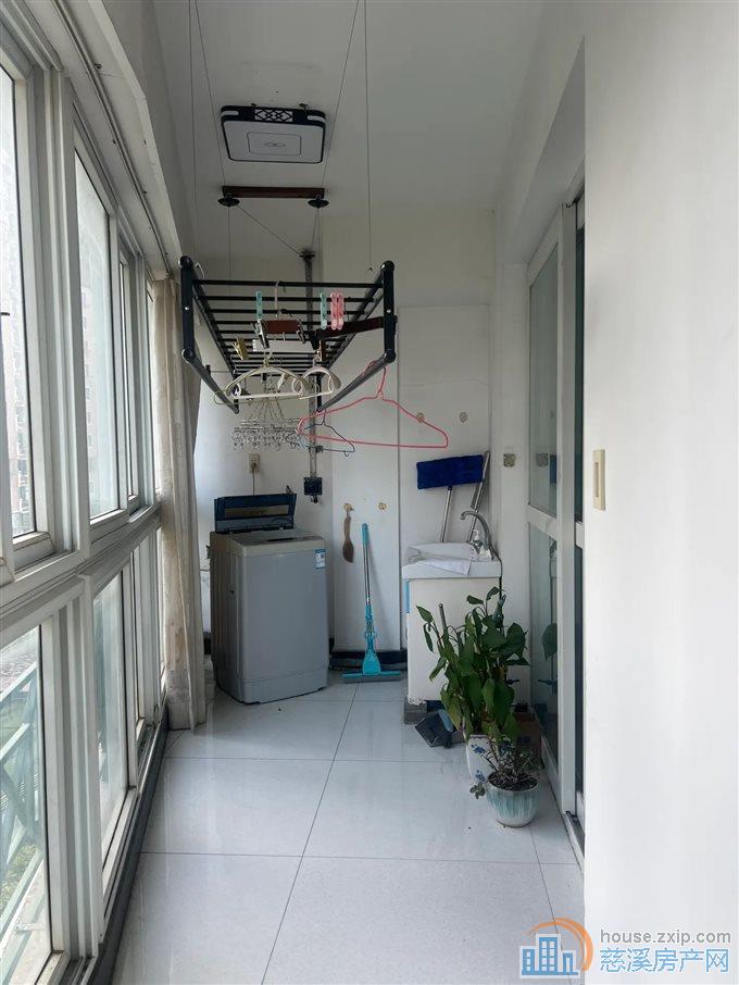 东方明珠城204平205万带车位四居室