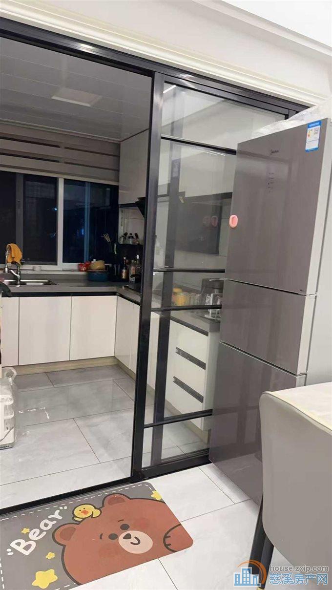 金南小区低楼层两室精装修直接房源带储藏间