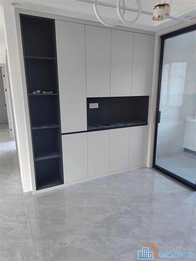 湖樾云著花苑143平235万精装满两年