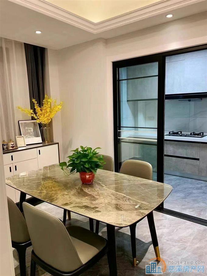 阳光城一期126平方3室2厅2卫1厨