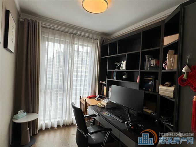 中海湖心半岛 可看到湖 125平 305