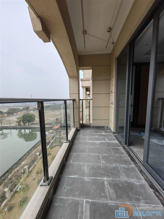 恒大河悦府洋房顶复175平195万精装