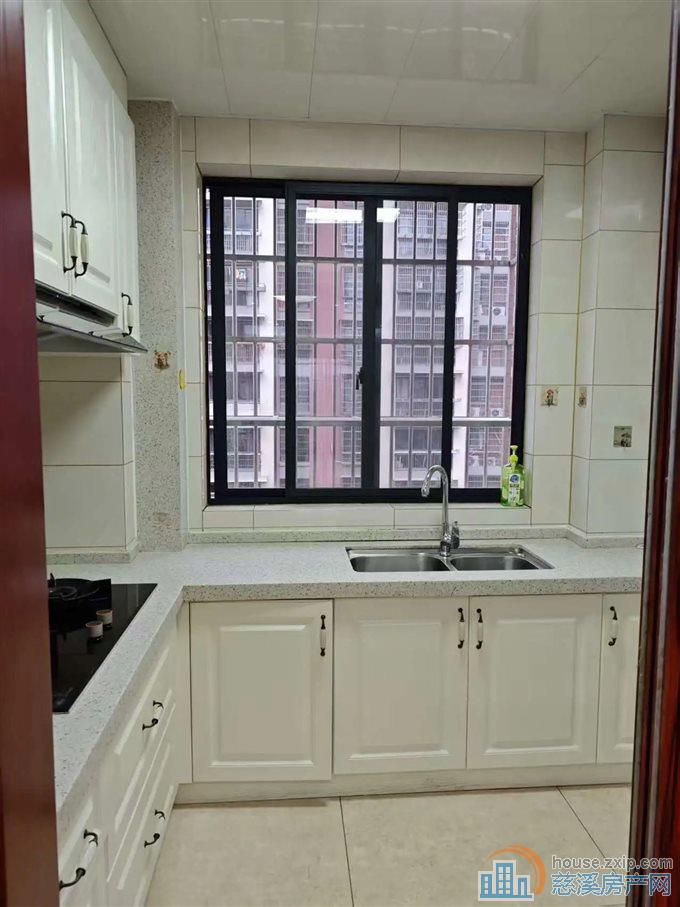 兴隆苑122平139.8万带车位杂物间