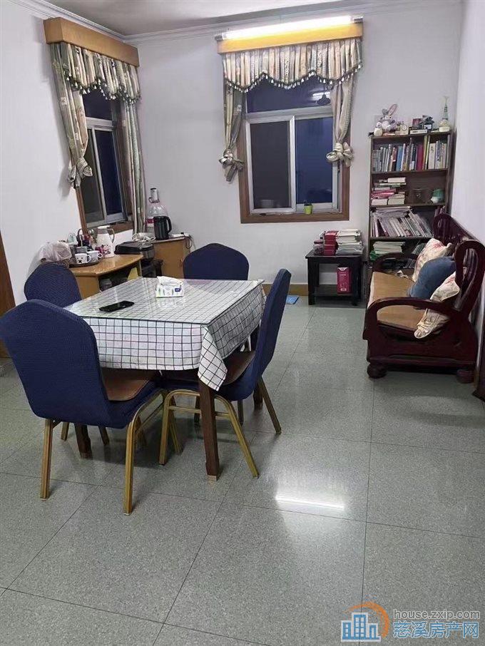 城东新村4楼70平装修干净可读书