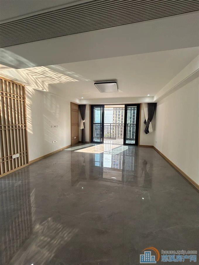 江景苑独家 240平345万 全新精装