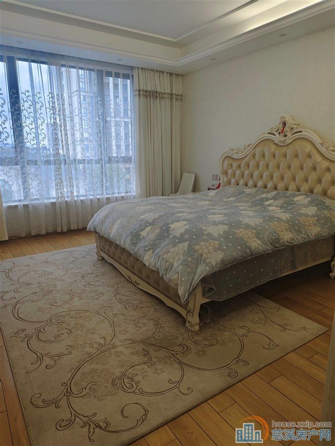 天悦湾花苑200平298万黄金楼层四房